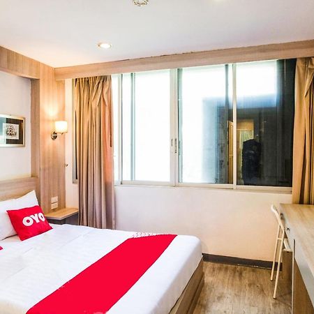 Oyo 437 Hostel Na Nara Бангкок Екстер'єр фото