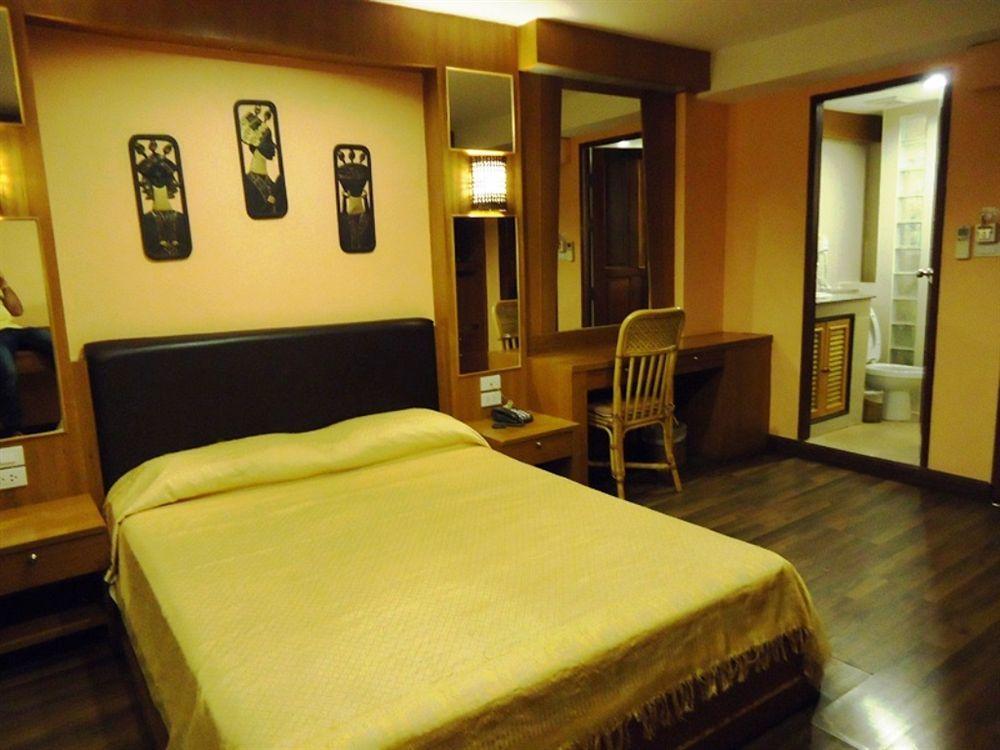 Oyo 437 Hostel Na Nara Бангкок Екстер'єр фото