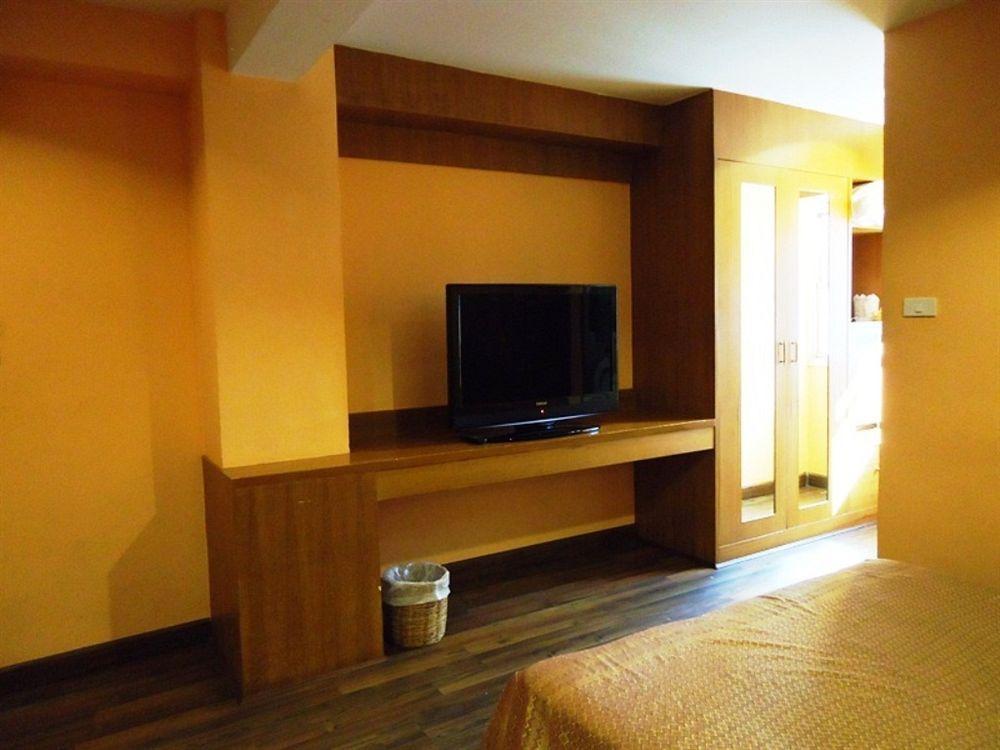 Oyo 437 Hostel Na Nara Бангкок Екстер'єр фото