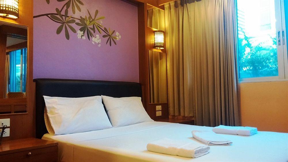 Oyo 437 Hostel Na Nara Бангкок Екстер'єр фото