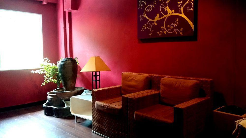Oyo 437 Hostel Na Nara Бангкок Екстер'єр фото