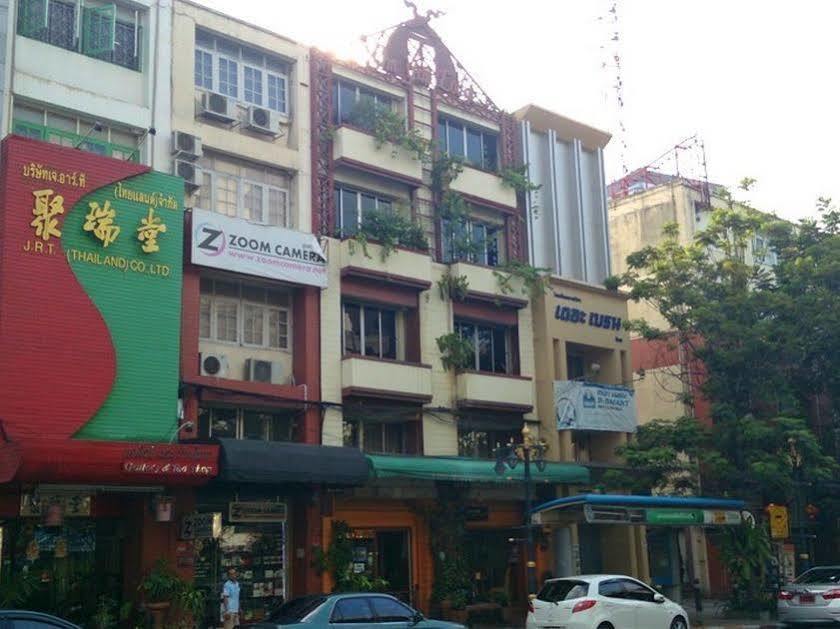 Oyo 437 Hostel Na Nara Бангкок Екстер'єр фото