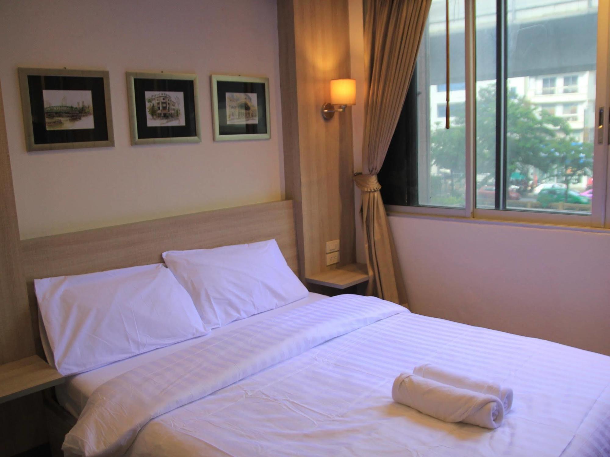 Oyo 437 Hostel Na Nara Бангкок Екстер'єр фото