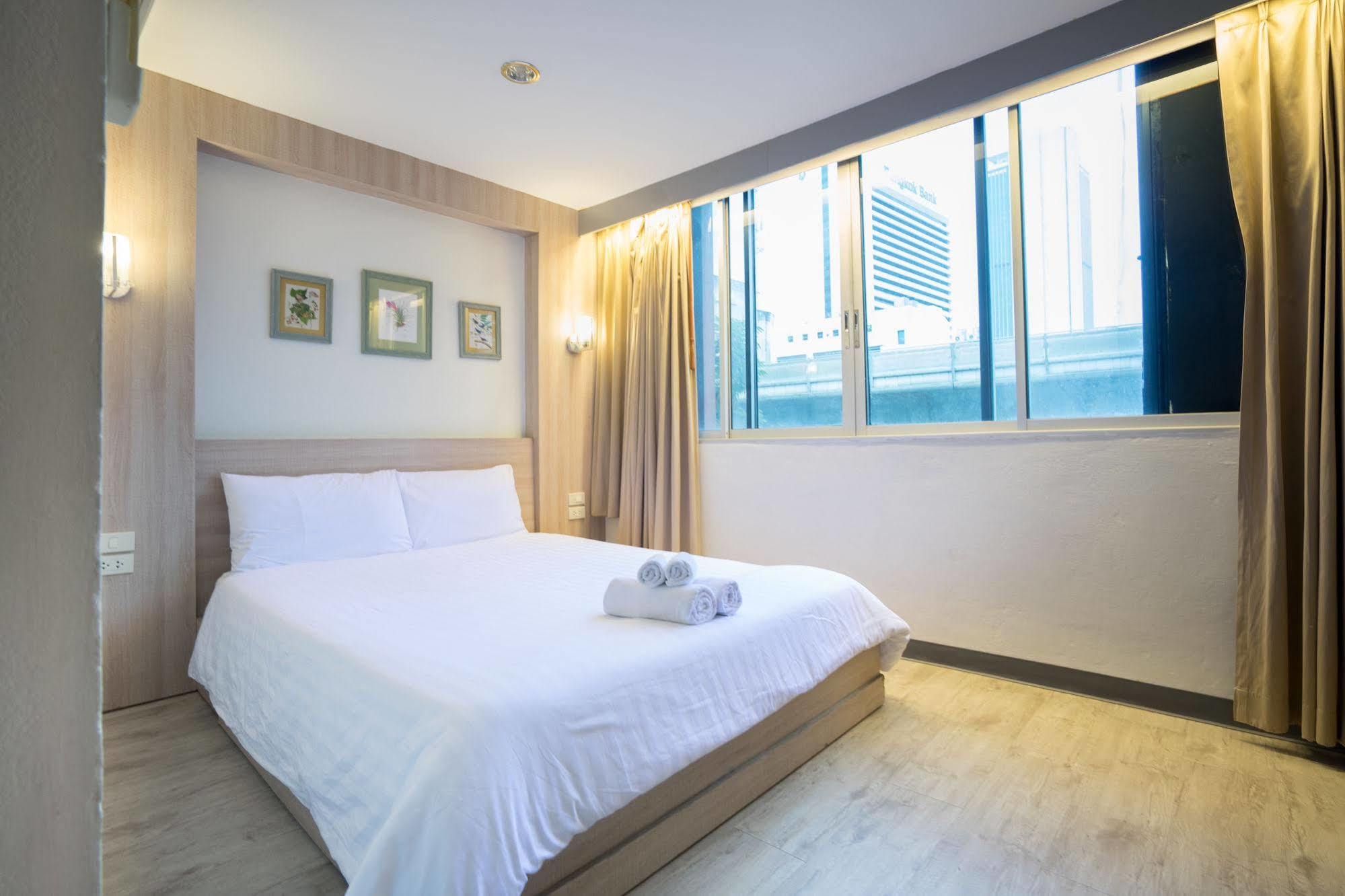 Oyo 437 Hostel Na Nara Бангкок Екстер'єр фото