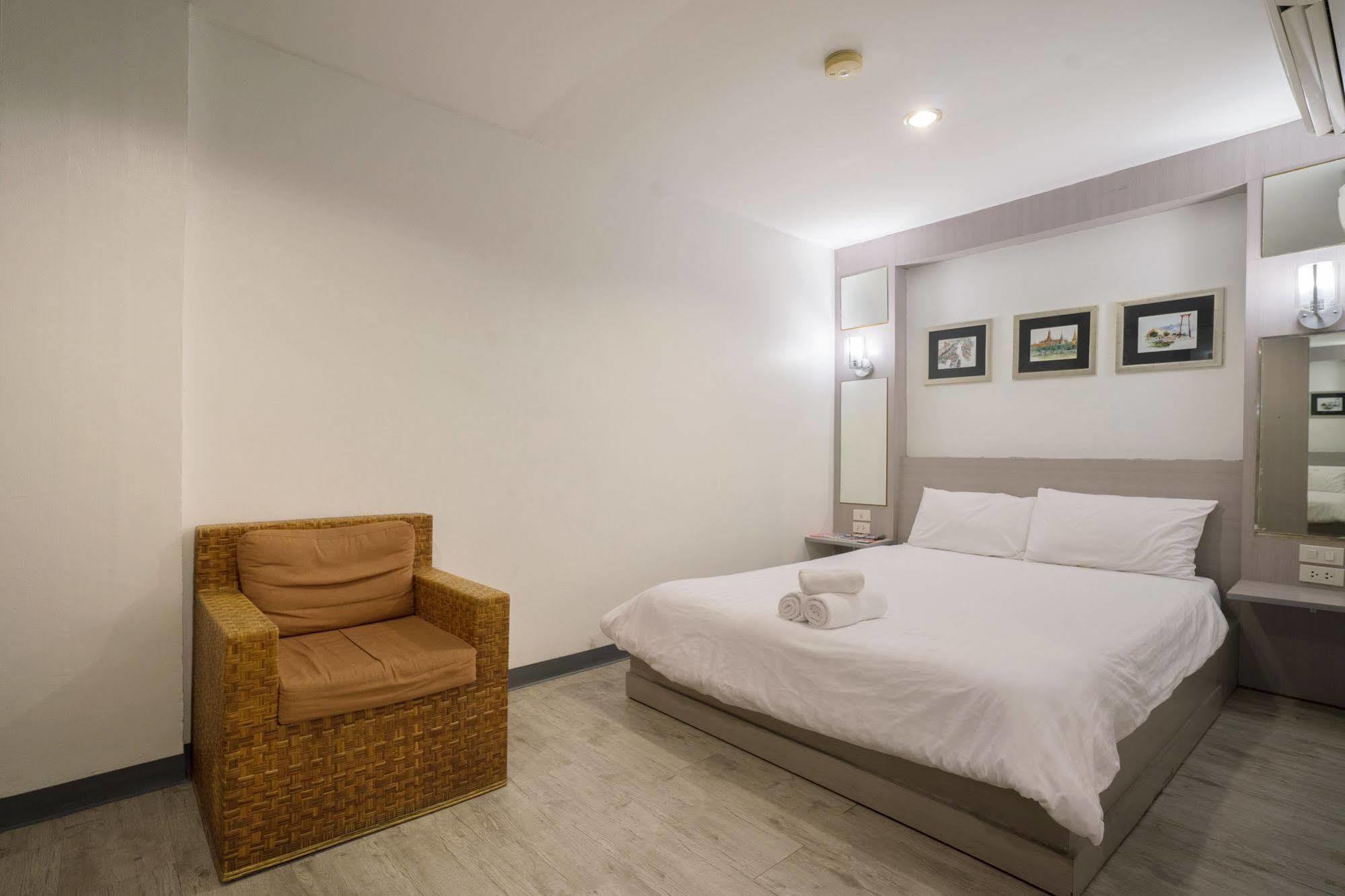 Oyo 437 Hostel Na Nara Бангкок Екстер'єр фото