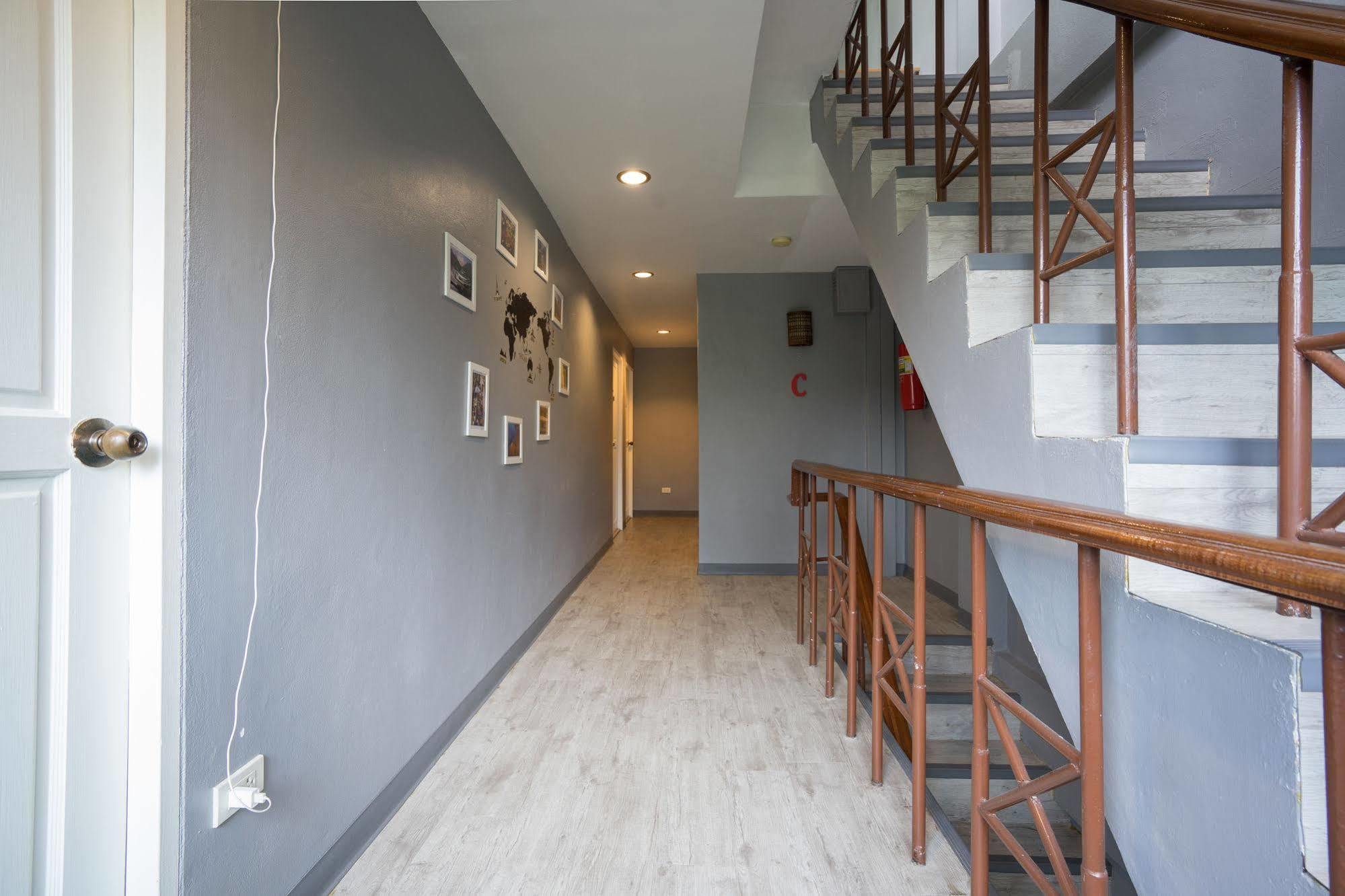 Oyo 437 Hostel Na Nara Бангкок Екстер'єр фото