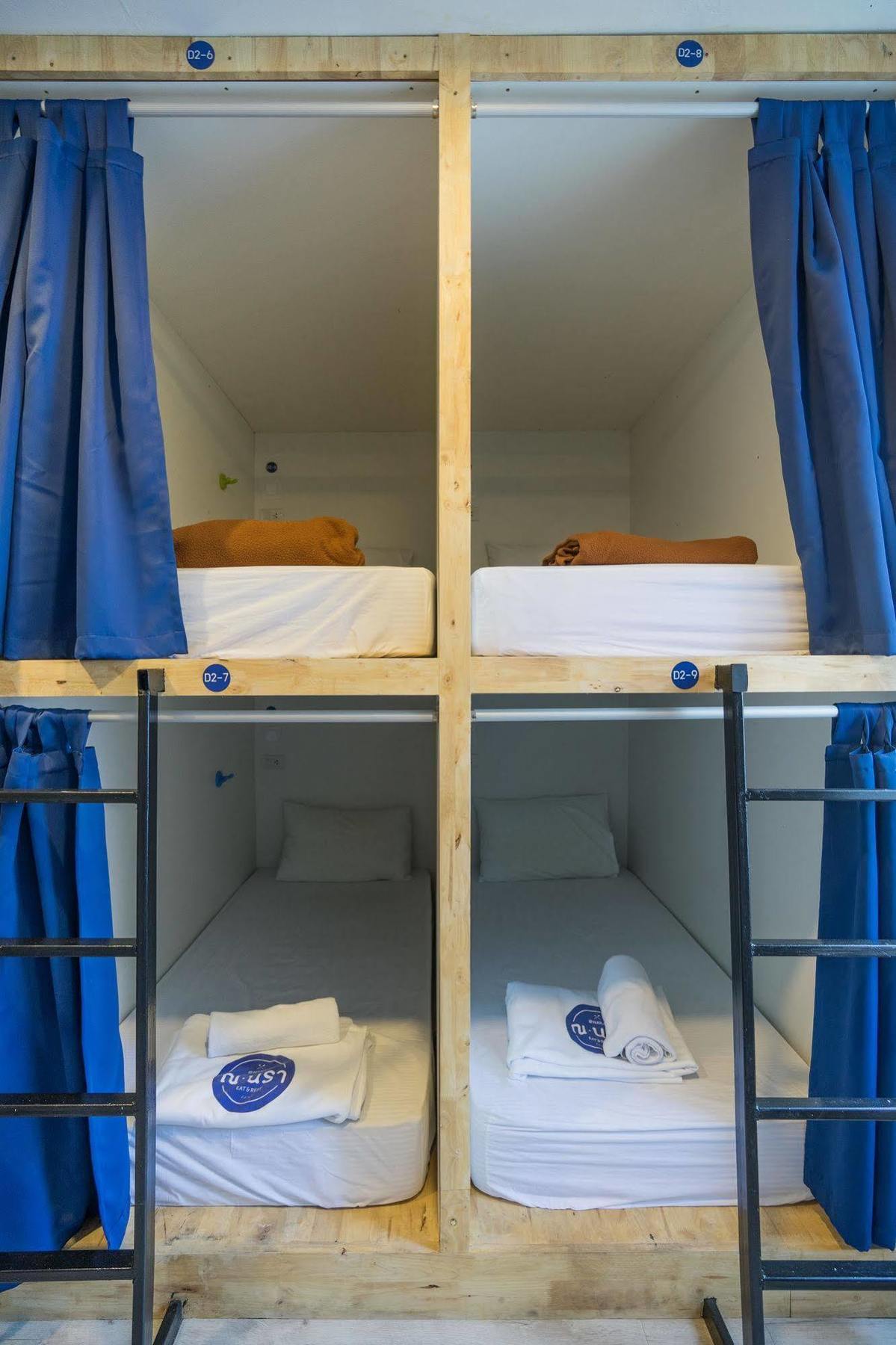 Oyo 437 Hostel Na Nara Бангкок Екстер'єр фото