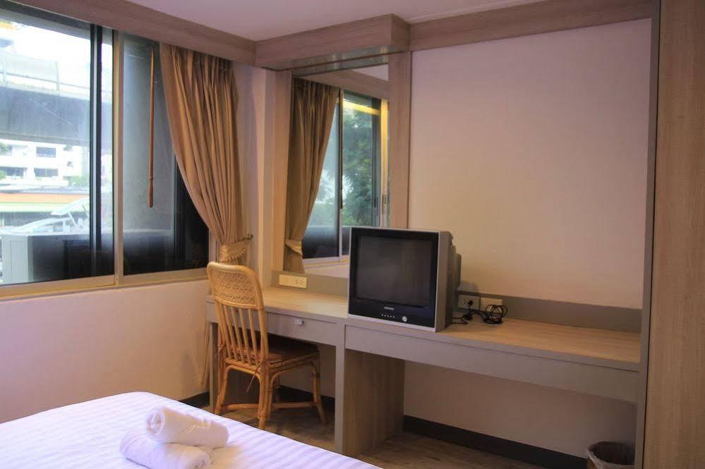 Oyo 437 Hostel Na Nara Бангкок Екстер'єр фото