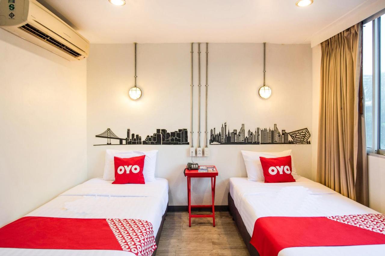 Oyo 437 Hostel Na Nara Бангкок Екстер'єр фото