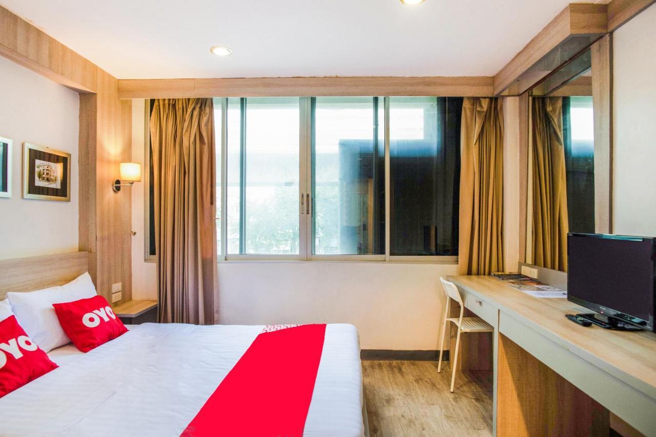 Oyo 437 Hostel Na Nara Бангкок Екстер'єр фото