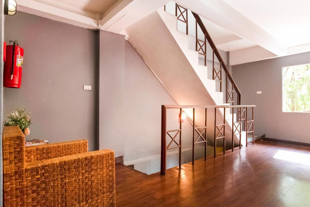 Oyo 437 Hostel Na Nara Бангкок Екстер'єр фото