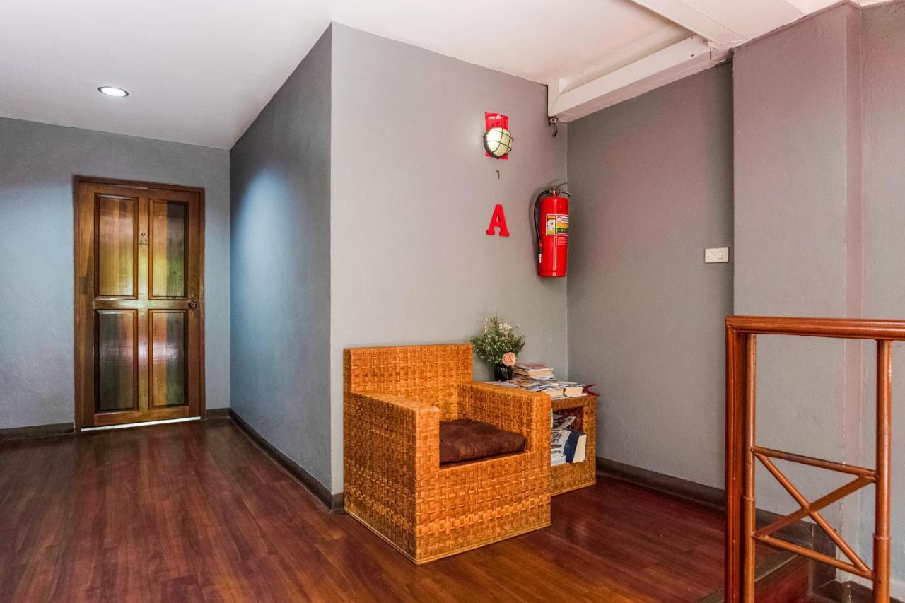Oyo 437 Hostel Na Nara Бангкок Екстер'єр фото