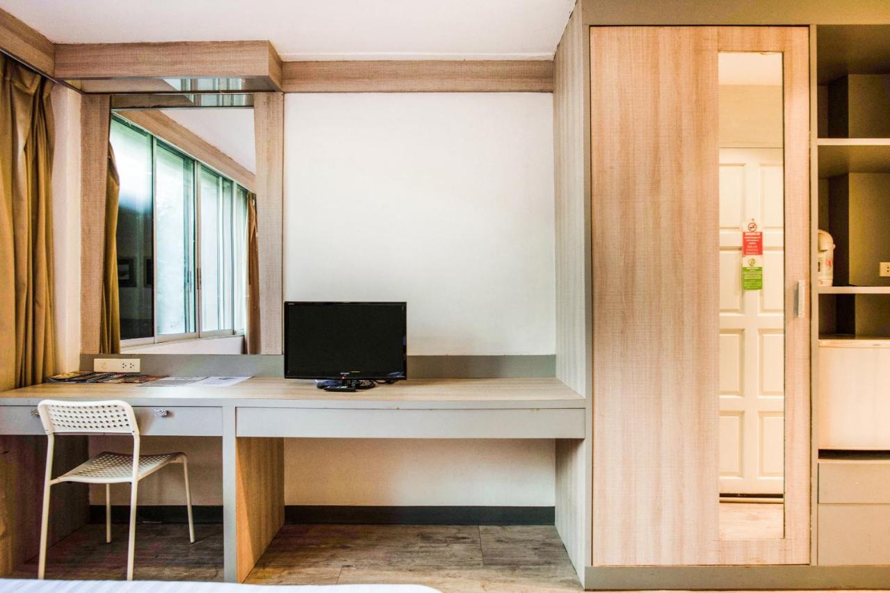 Oyo 437 Hostel Na Nara Бангкок Екстер'єр фото